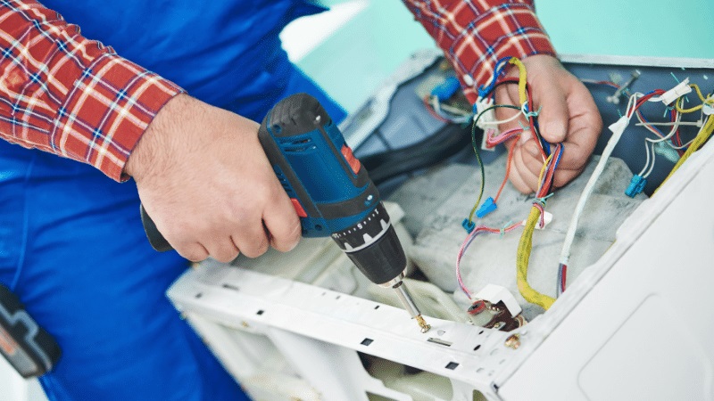 Narlıdere Hotpoint Hotpoint çamaşır makinesi kart tamiri – Su almama arızası orijinal parça ile giderildi. - Teknik servis örneği